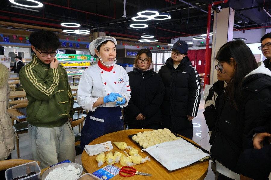  探索烘焙奥秘，乐享劳动之美 —— 智造学院开展食育课堂活动​