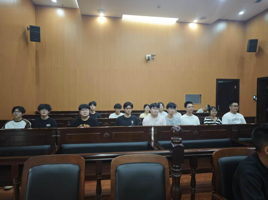 观摩庭审悟法治，青春护航守底线——智能制造学院开展法院旁听实践活动