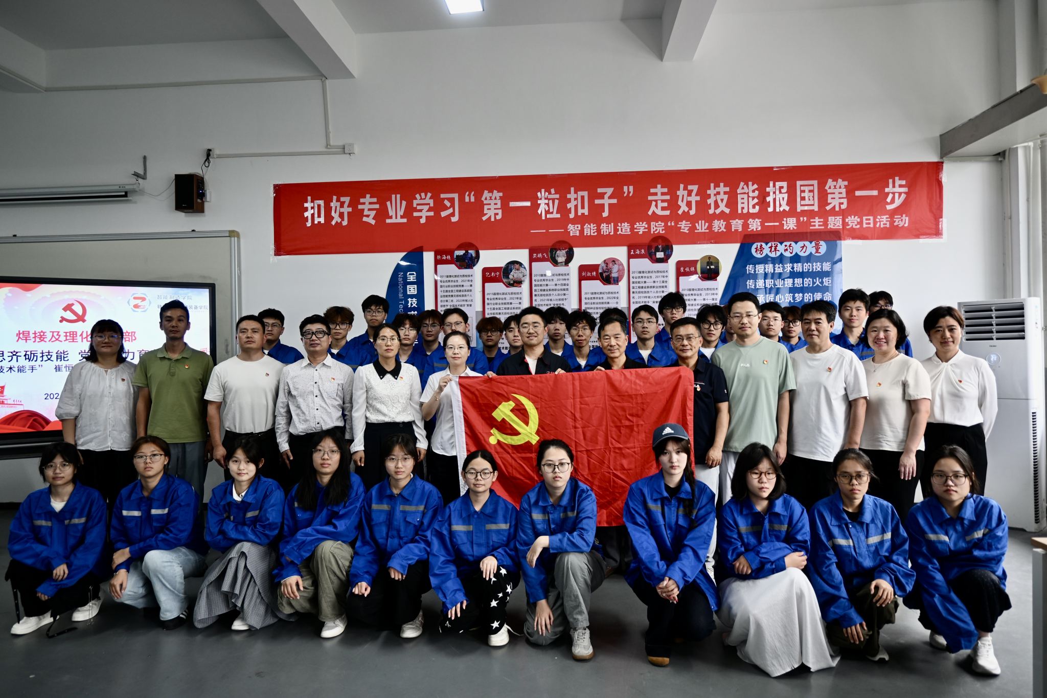活动合影.JPG